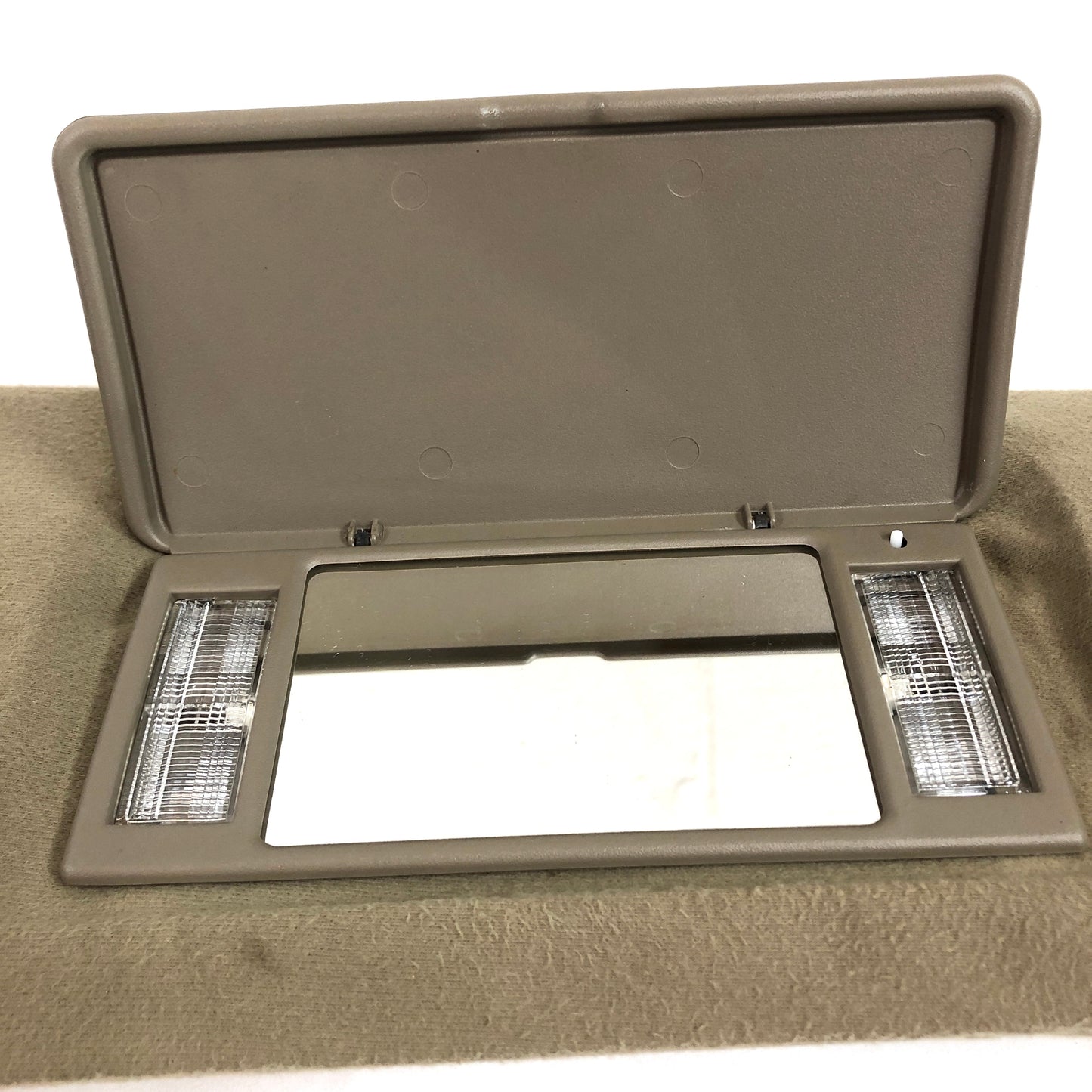 1995-2000 Yukon Escalade Tahoe Suburban Sun Visors OEM Pair Driver Passenger Beige Tan W/ Lights