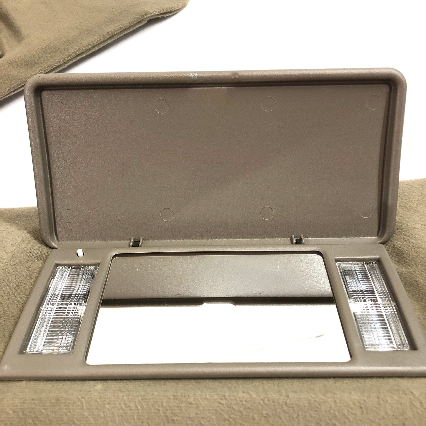1995-2000 Yukon Escalade Tahoe Suburban Sun Visors OEM Pair Driver Passenger Beige Tan W/ Lights