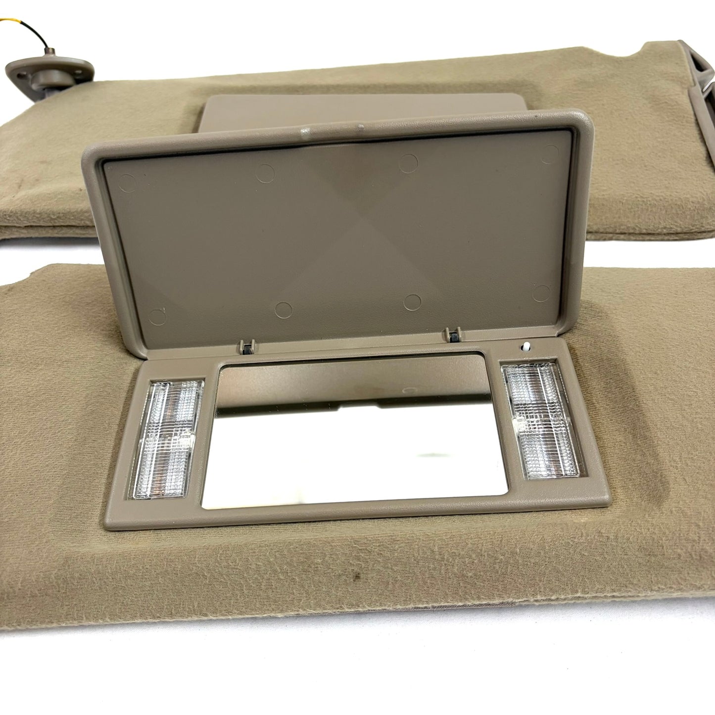 1995-2000 Yukon Escalade Tahoe Suburban Sun Visors OEM Pair Driver Passenger Beige Tan W/ Lights