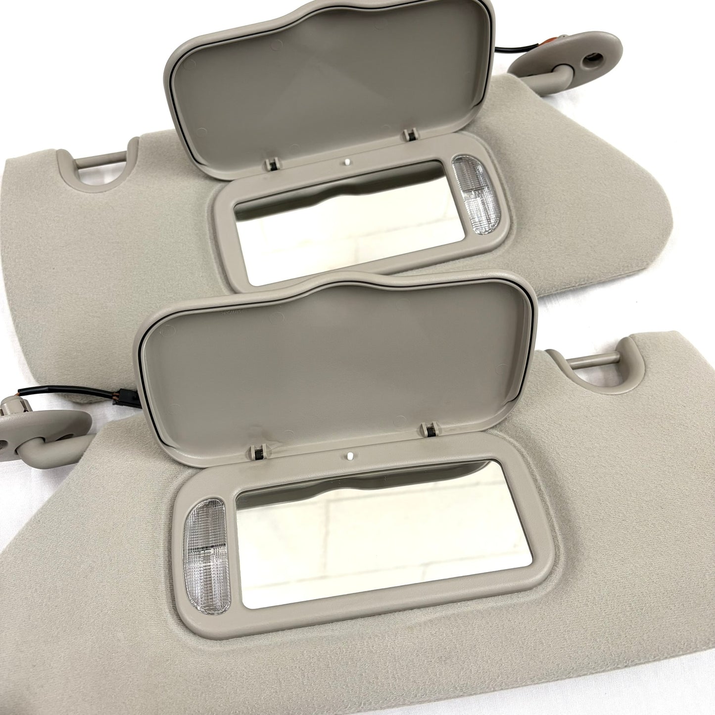 2001-2007 Town & Country Sun Visors Pair Passenger Driver GRAY OEM W/ Lights Dodge Grand Caravan