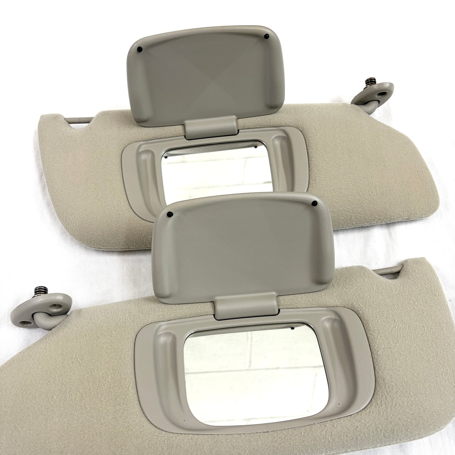 1999-2004 Jeep Grand Cherokee Sun Visors Driver Passenger Pair Shade OEM Light Gray