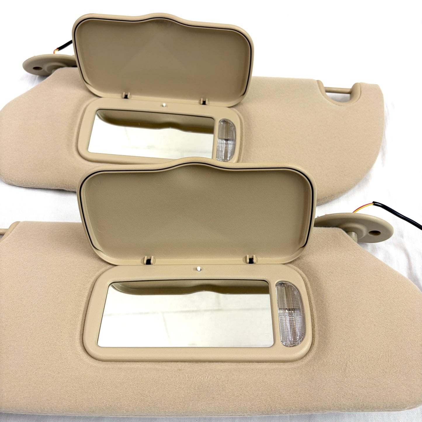 2006-2010 Ford Explorer Sun Visor Driver Left Side Shade OEM Beige Tan W/ Lights