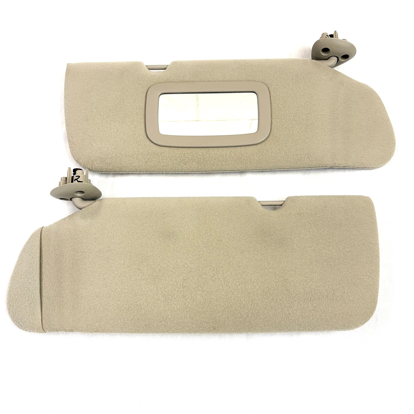 1999-2006 Sierra Silverado Sun Visors Passenger Driver Pair BEIGE SHALE OEM Shades W/ Mirror