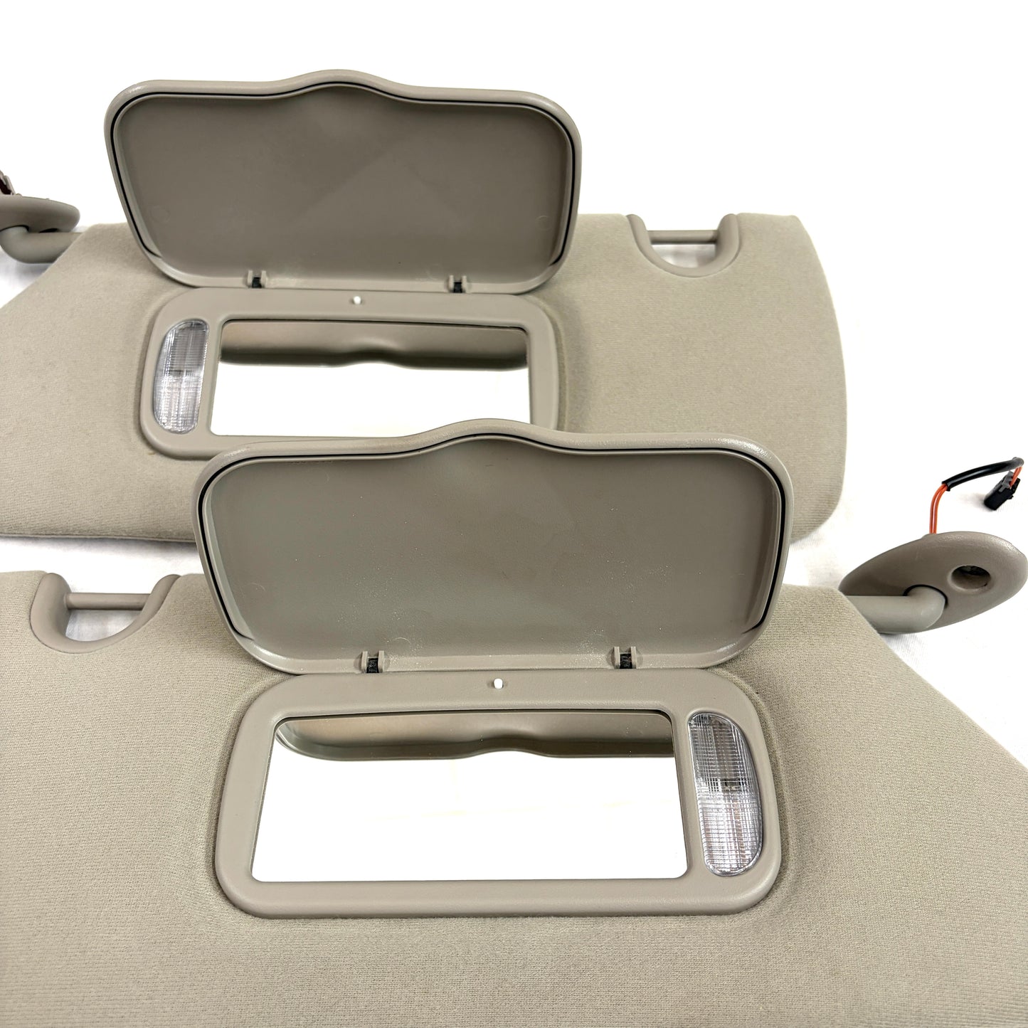 2001-2007 Town & Country Sun Visors Pair Passenger Driver GRAY OEM W/ Lights 1AW99BD1AB 0YX62BD1AA