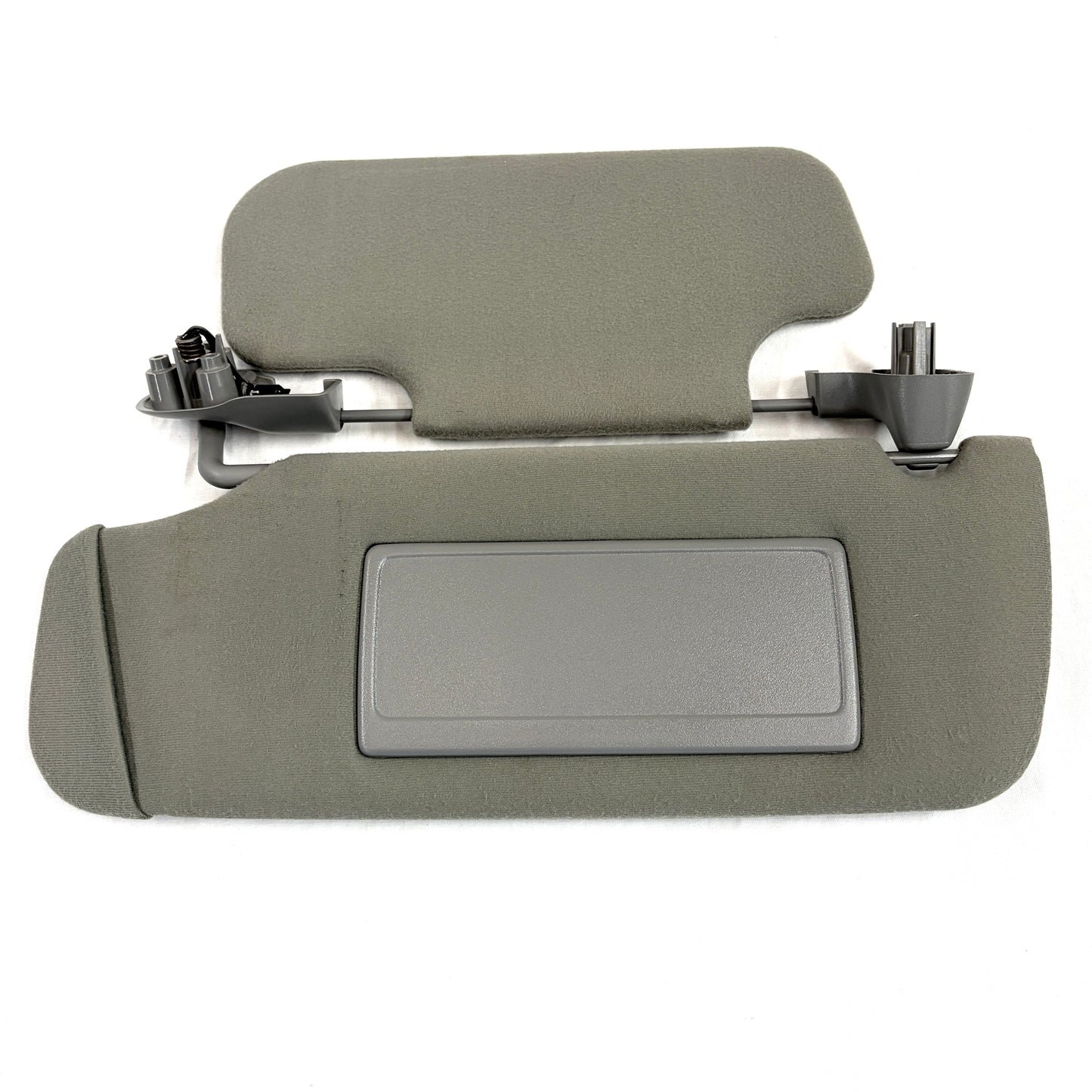 2001-2006 Avalanche Yukon Escalade Sun Visors Dual Deluxe Pair Driver Passenger OEM Shades Lights Mirrors Gray