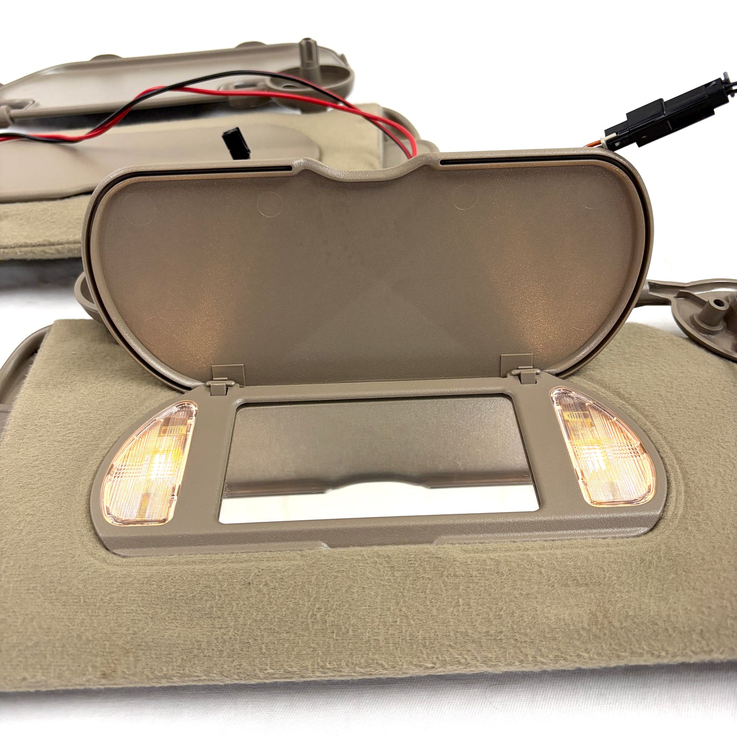 2000-2005 Buick LeSabre Sun Visors Driver Passenger Pair OEM Tan Dark Beige Lights Mirrors Dual Shades
