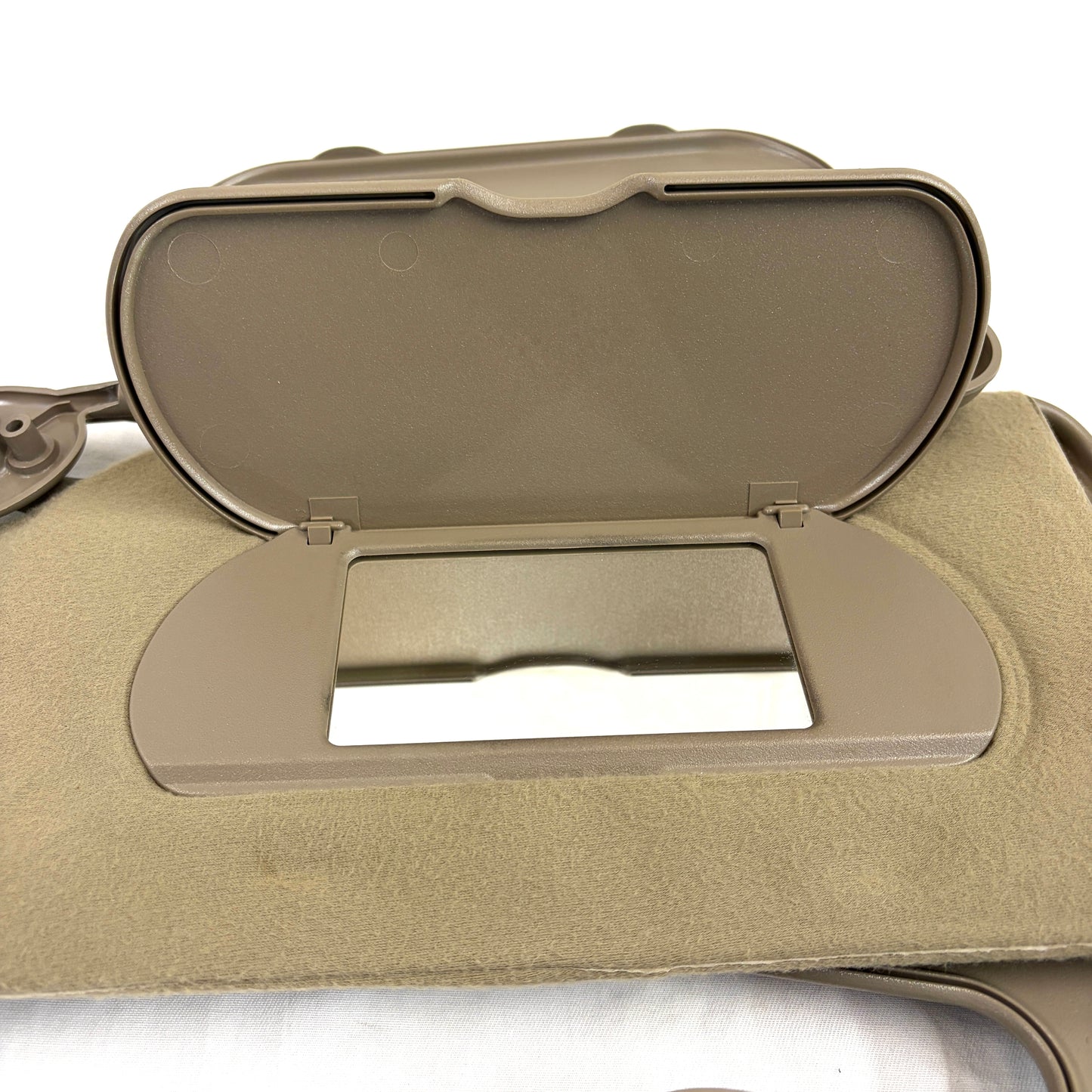 2000-2005 Buick LeSabre Sun Visors Driver Passenger Pair OEM Tan Dark Beige Lights Mirrors Dual Shades