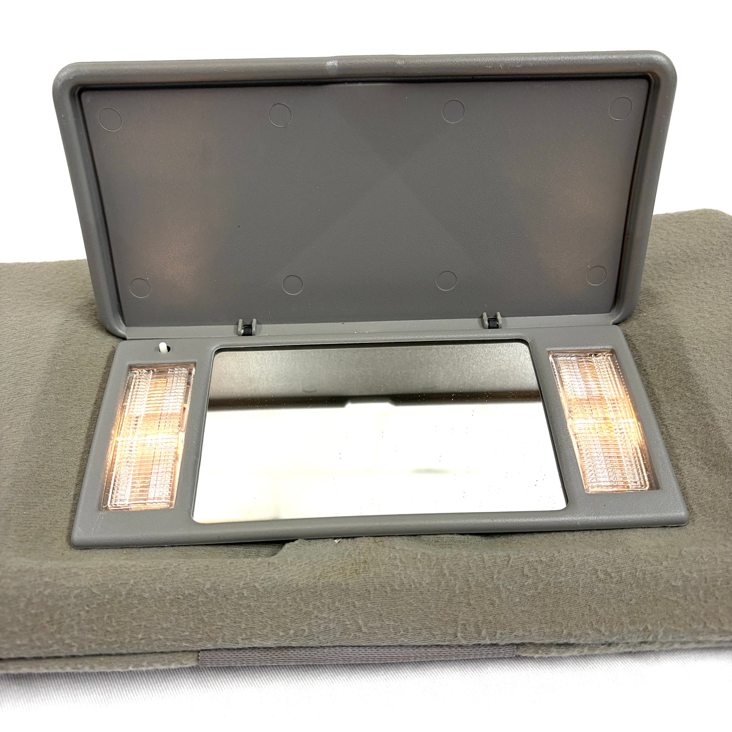 1995-1999 Yukon Tahoe Suburban Sun Visor Driver Left Side Shade OEM Lights Mirror