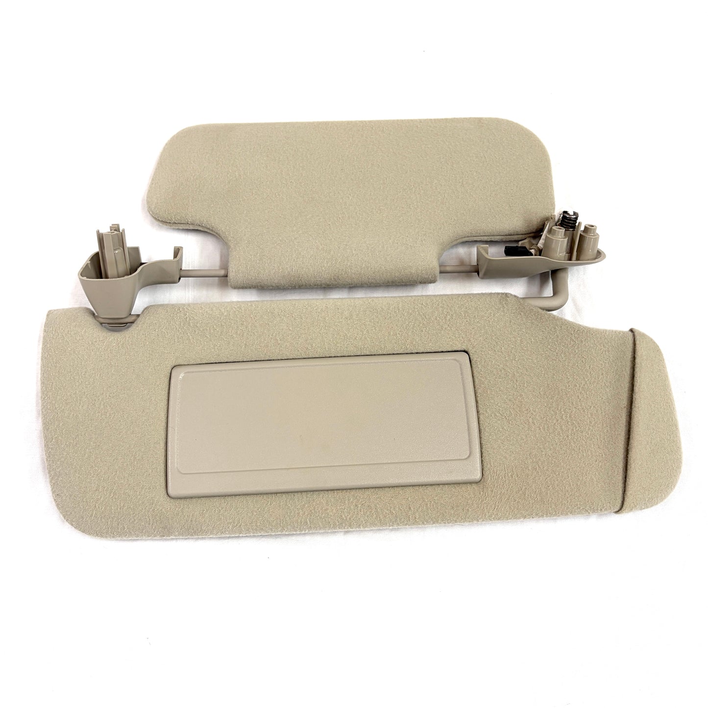 2001-2006 Avalanche Yukon Escalade Sun Visors Dual Deluxe Pair Driver Passenger OEM Shades Lights Mirrors Shale Beige