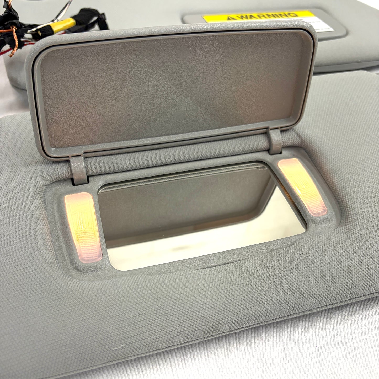 2003-2008 Honda Pilot Sun Visors Pair Driver Passenger Shades Gray OEM Mirror Illumination