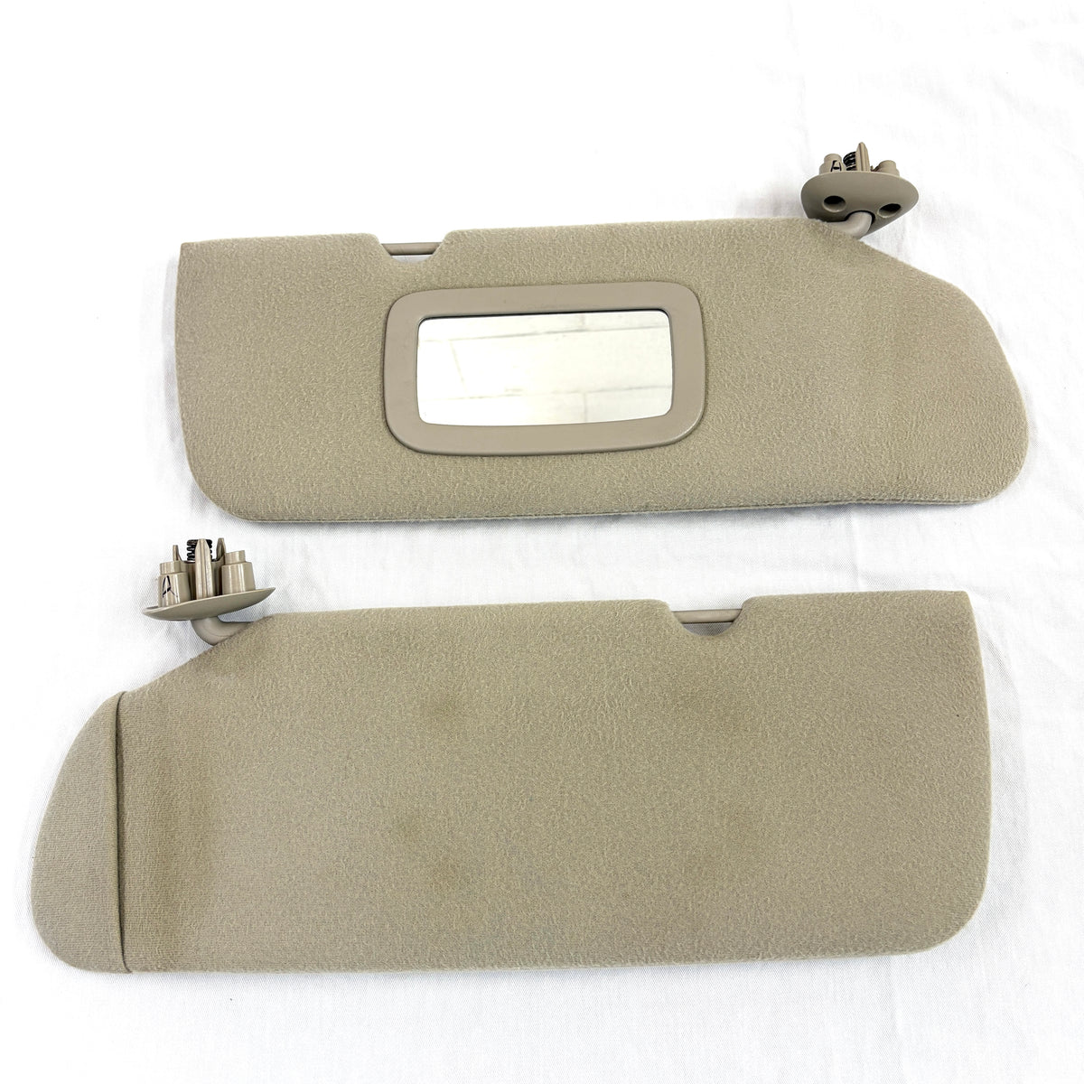 1999-2006 Sierra Silverado Sun Visors Passenger Driver Pair BEIGE SHALE OEM Shades W/ Mirror