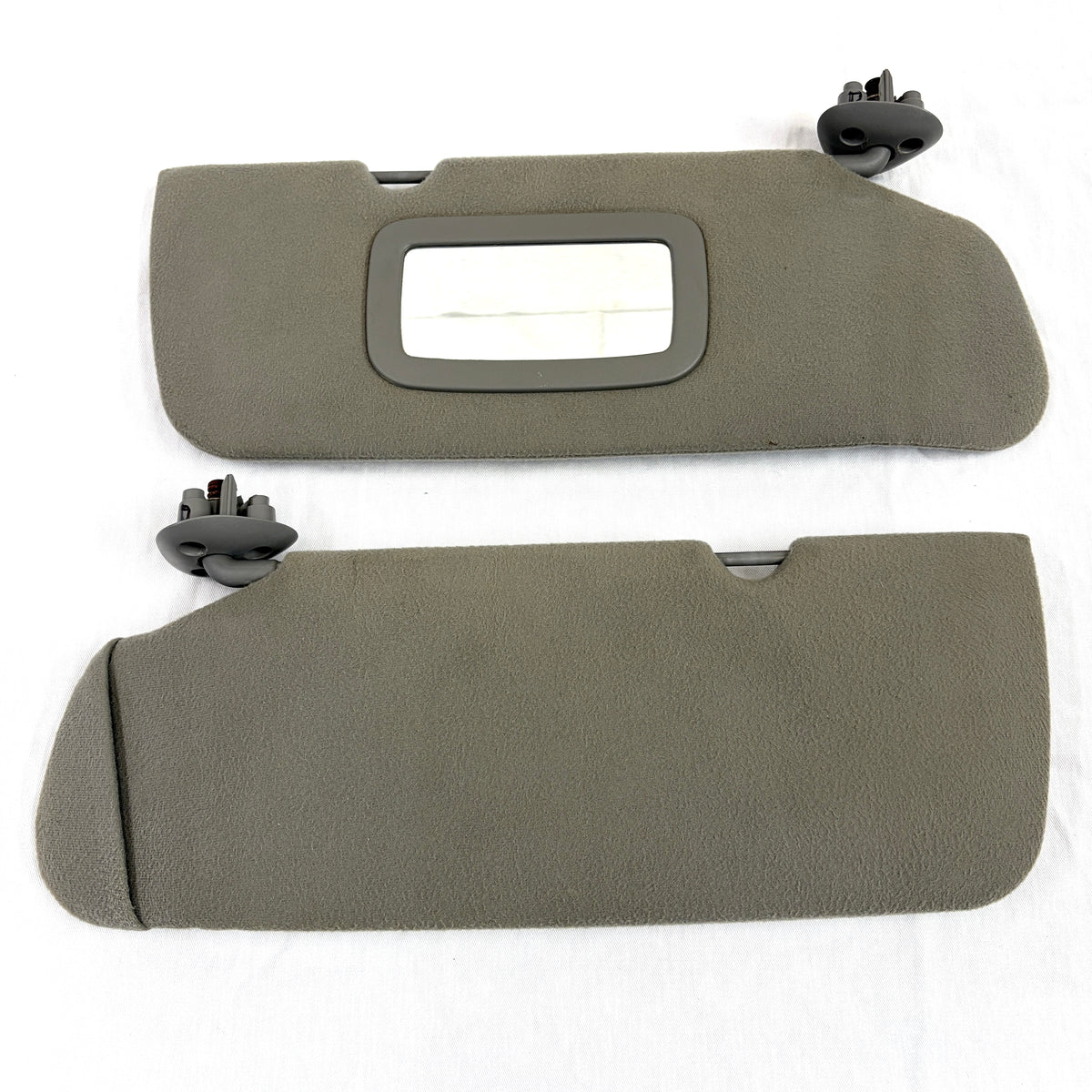 1999-2006 Sierra Silverado Sun Visors Passenger Driver Pair GRAY OEM Shades W/ Mirror