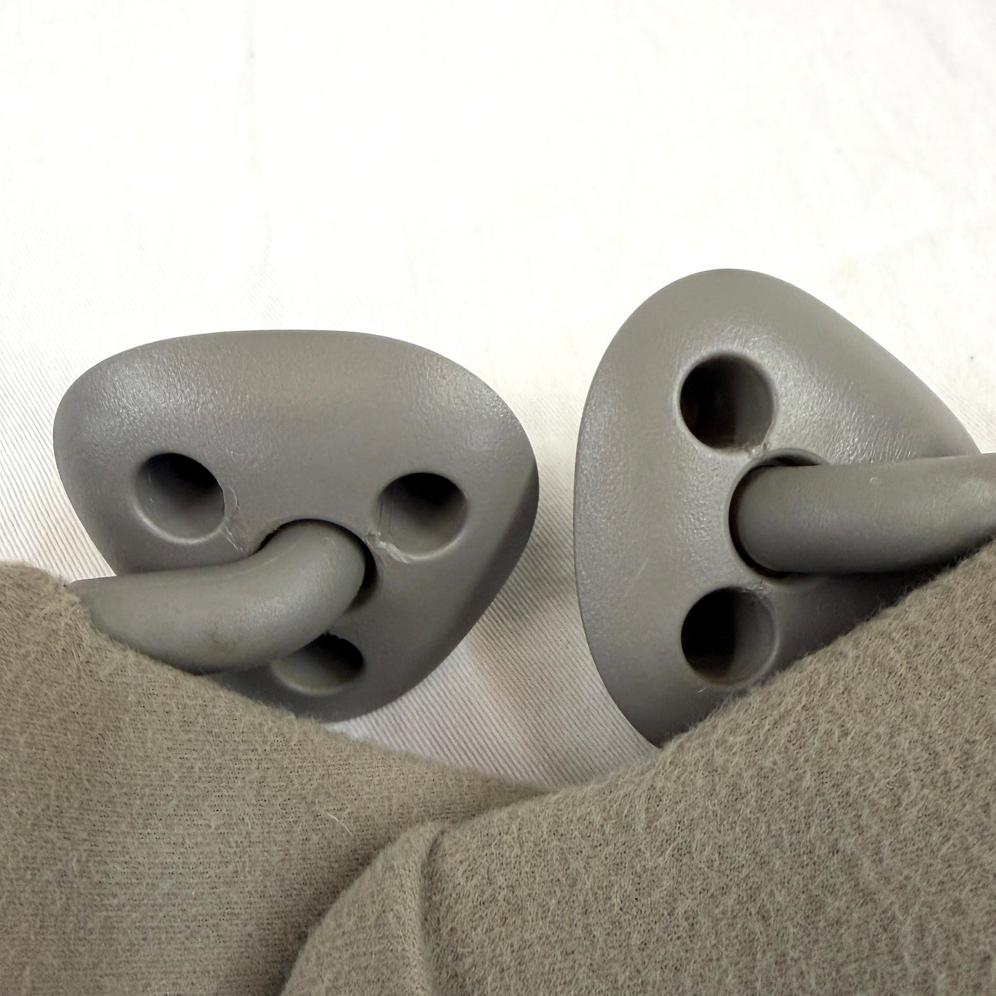 1999-2006 Sierra Silverado Sun Visors Passenger Driver Pair GRAY OEM Shades W/ Mirror