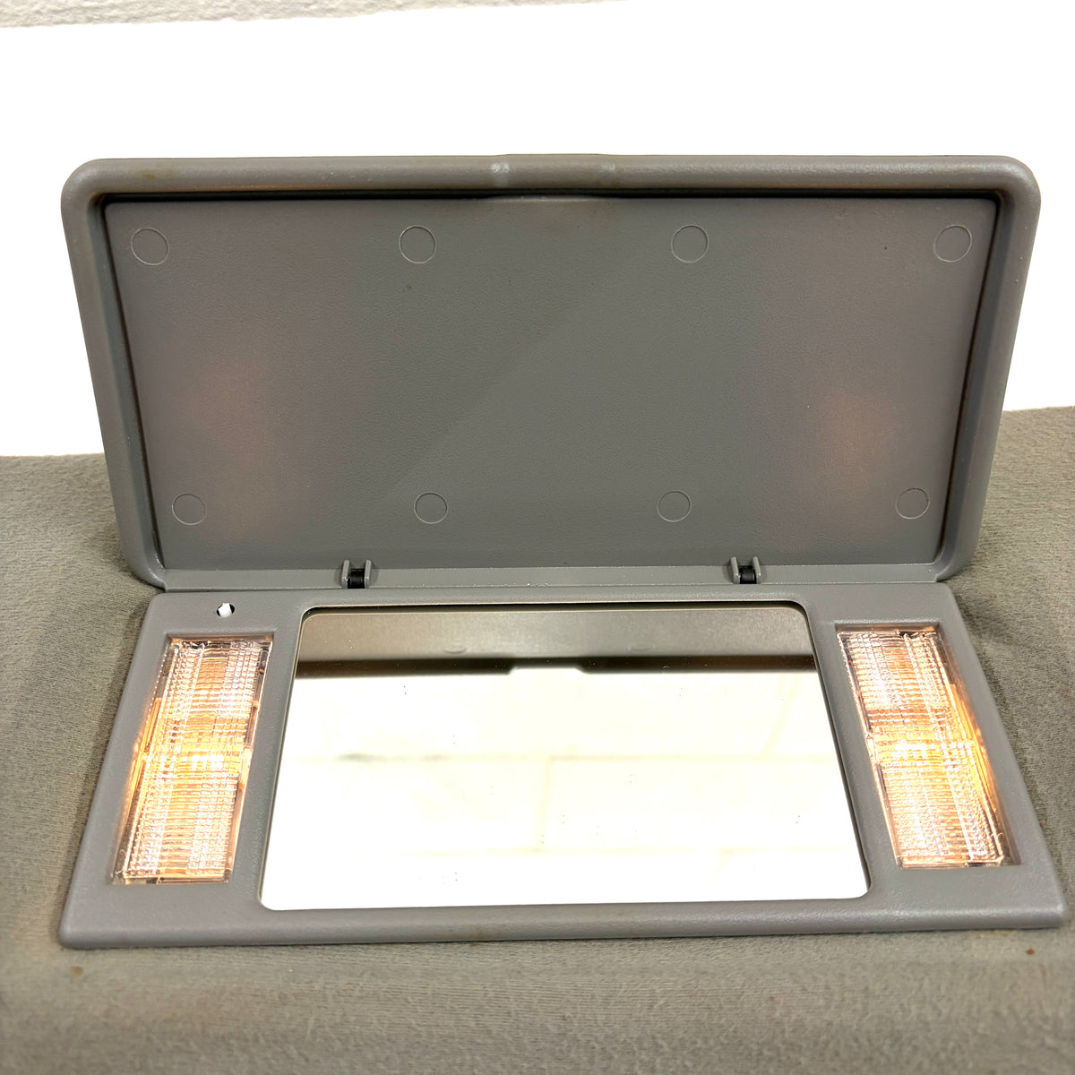 1995-1999 Suburban Yukon Tahoe Sun Visors PAIR Shades OEM Gray W/ Lights